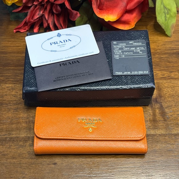 Authentic Prada 6-Key Holder in Saffiano Leather - EUC - Picture 10 of 10